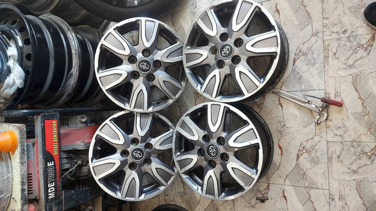 سلام عليكم بيع فقط تخم حجم 15 اصليات  مكاني السماوه قضاء الرميثه ***********
