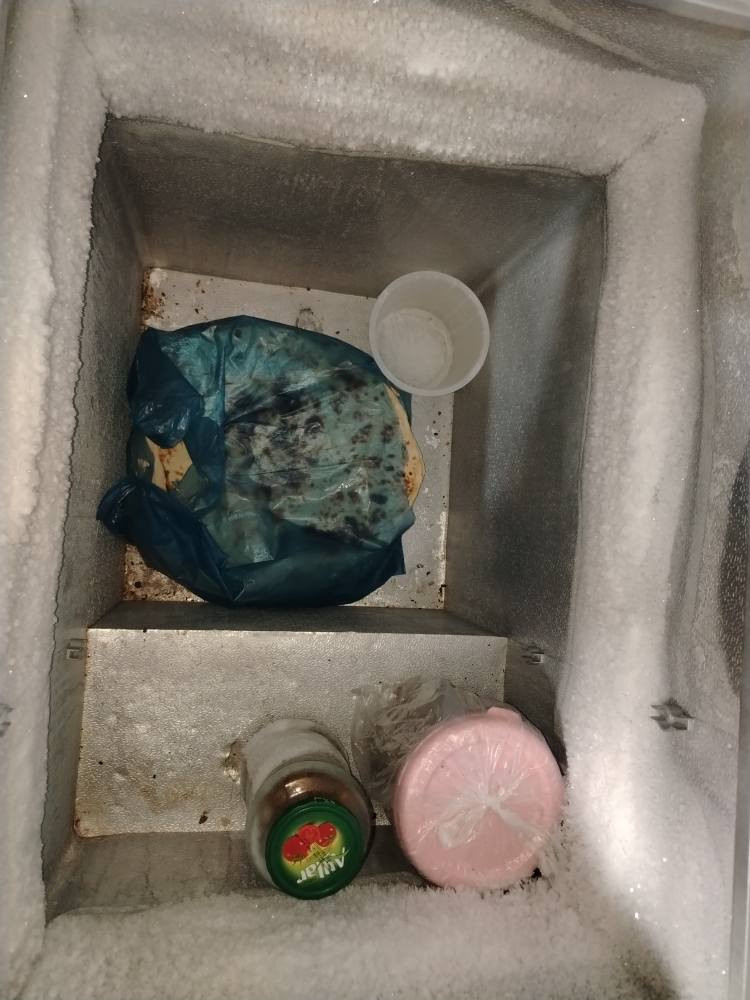 سلام عليكم مجمده للبيع شغاله حجم صغير السعر 100الف بيها مجال  و بوفيه نضيفه متر ونص السعر 100 الف بيها مجال اتصل على هاذا الرقم *********** كركوك, العراق
