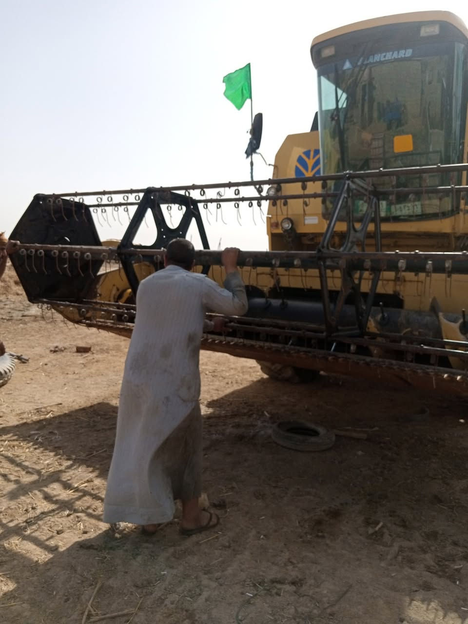 السلام عليكم حاصوده موديل 98 رقم وسنويه واسط خمسه بلم هيدرو محرك شرط لاصرف ولاتبخير مديومه وجاهزه للحصاد ***********
