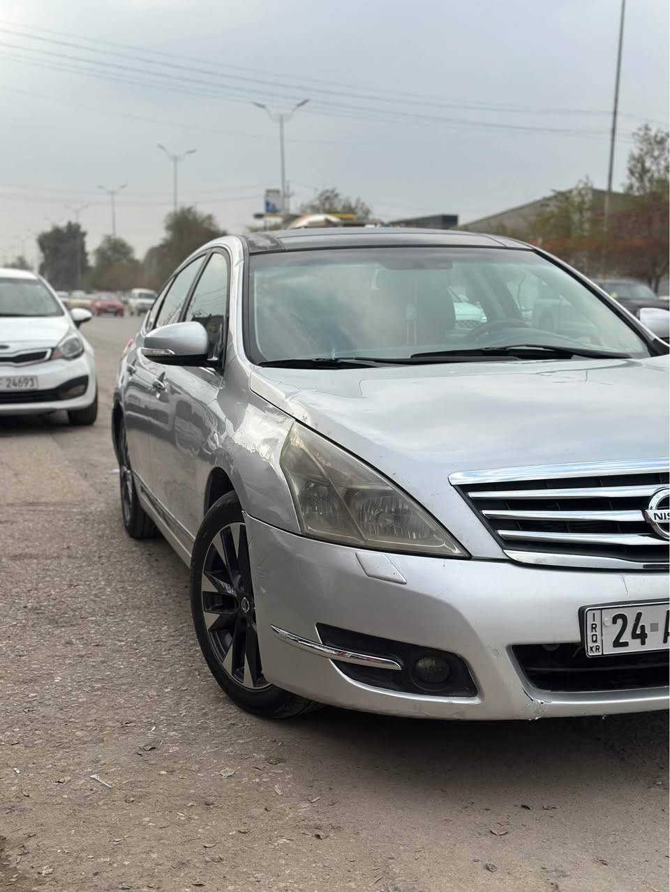 نیسان تیانا ٢٠١٠ 
سەیارەکە V6 مەکینە گەورەیە 
پانۆڕاما ، بەسمە ، کوشن کارەبا ، کوشن خەزن ، کوشن سارد و گەرم ، کوشن جلد ، لایت زینۆن ، ئاوێنە شەفت و ئاوێنە ئیشاڕەیە ، تەبرید مەرکەزی ، 
سەیارەکە مەکینەی تەعمیر کراوەتەوە بەڵام گێڕ و مەکینەی بێ کێشەیە 
ڕەقەم دهۆکە 
دوو  جێی تەحدیلە و سەیارەکە تەزرە لێی داوە 
باقی سەیارەکە سبوغ و لێدرانی نییە 

بۆ پەیوەندی ؛ *********** أربيل, العراق
