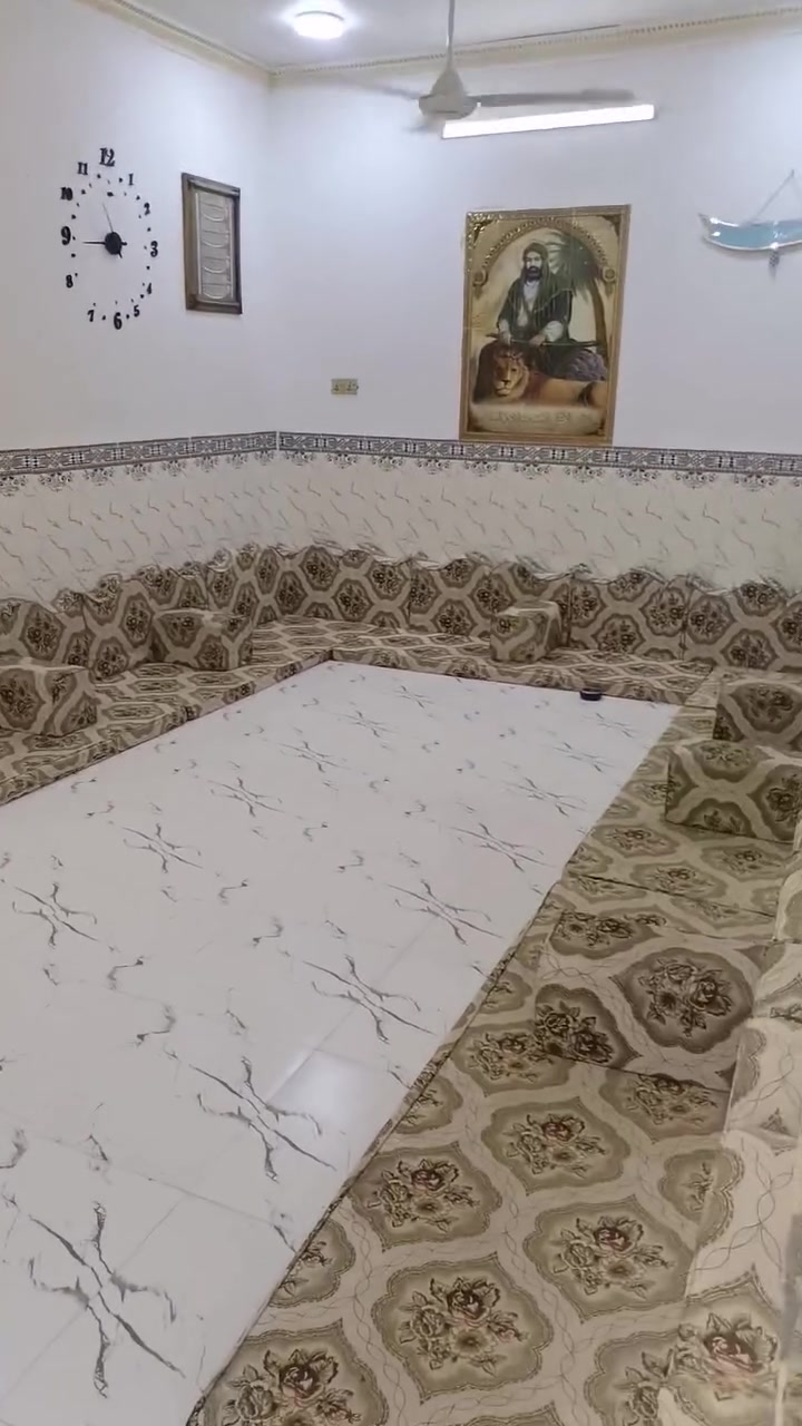السلام عليكم بيت للبيع زراعي حي العلماء كامل خدمات ماء وكهرباء مولد يتكون من ٣غرف ديوانية صاله مطبخ السعر على الرقم صاحب البيت ***********
