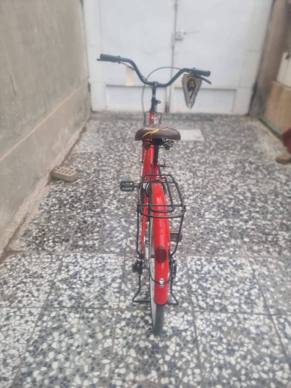 سلام عليكم بايسكل بناتي حجم26كامل السعر 75مكاني بغداد البلديات***********
