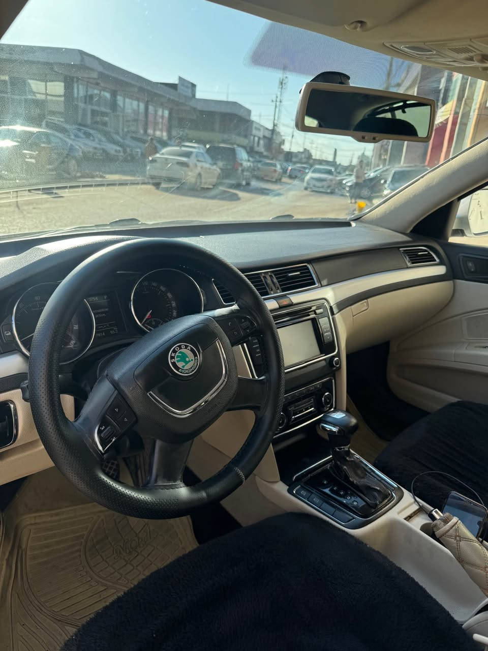 سكودا موديل ٢٠١١ فول مواصفات 
سيارة بدون دعم و صبغ كير محرك كهربائيات كل بشرط محرك ١٨ تيربو مرغوب سيارة سلايد كشنات هيتر و رادار و حساس تحكم ستيرن سعر سيارة ٧٢ ورقة و ١٢ ورقة عليه غرامة نزل سعر مكان دهوك سيارة فقط بيع 
*********** دهوك, العراق
