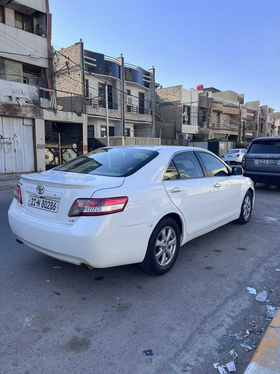 سلام عليكم سياره كامري موديل 2011 لون ابيض 6 سلندر سياره نضيفه مثل ما موضح بصوره رقم بغداد الدولي الجديد مكاني بغداد ***********

