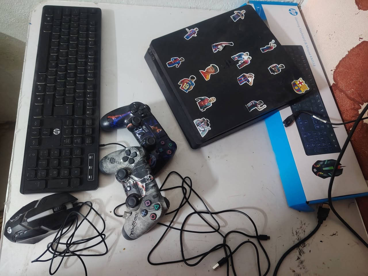 السلام عليكم
بلى فور سلم مهكر ذاكره 500
استعمال قليل بسبب عدم الفراغه
ويا 2 جوستك وكامل الملحقات كيبورد وماوس توصيل موجود  السعر 275 وبي مجال


**إذا كنت صاحب هذا الإعلان وتريد حذفه لأي سبب، رجاءا أرسل رسالة إلى الدعم الفني**