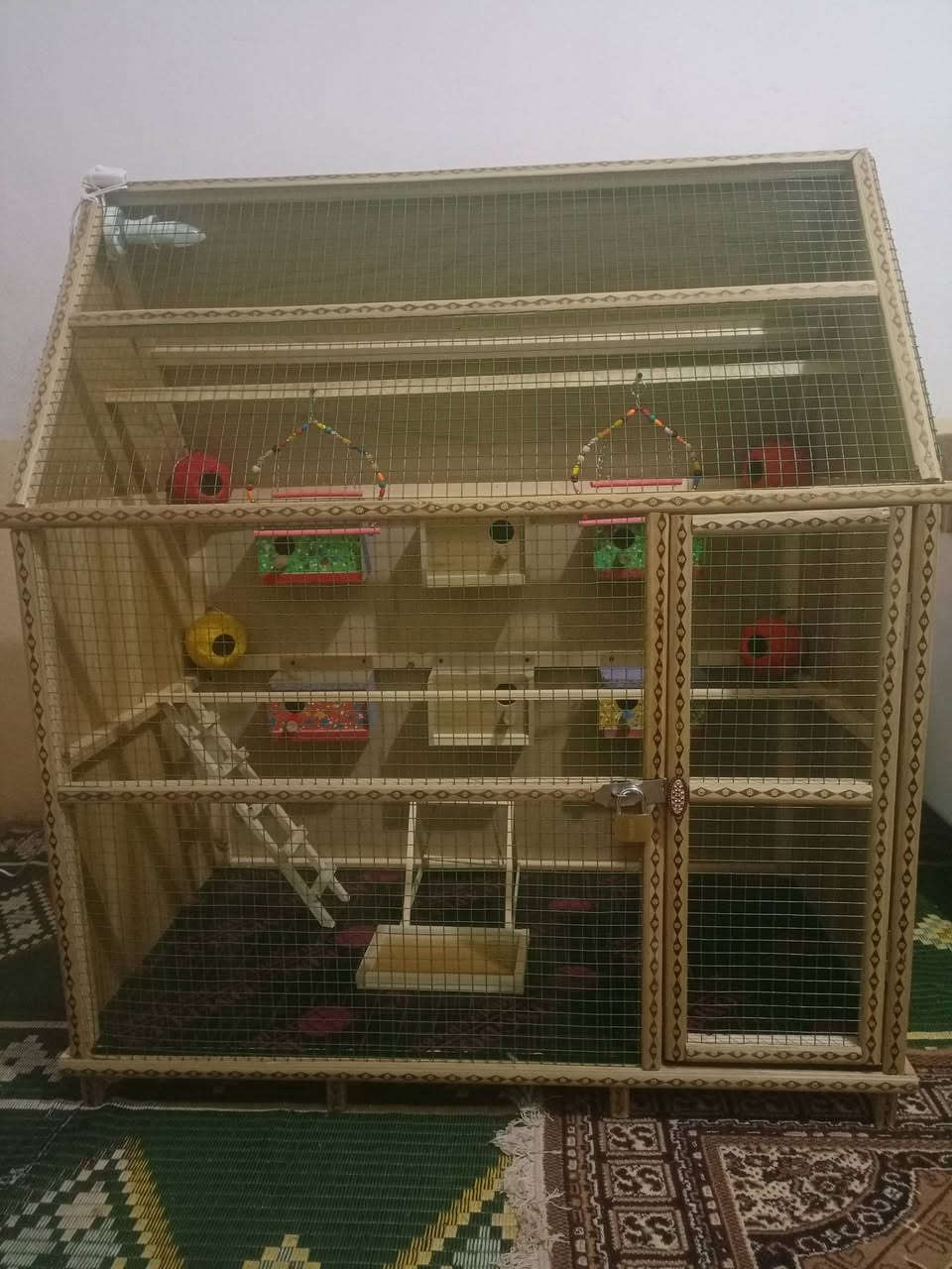 السلام عليكم متاح قفص حطاطة الطول 120الارتفاع 150والعرض 60فصال جديد جاهز من كلشي حتة الإنارة السعر 100المكان القائم والشراي يتفضل ***********
