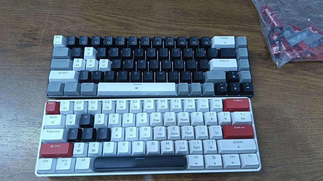 كيبوردات اثنين للبيع
الاسود ريد سويج وياه كي كابس تكدر تغيرهن 
الابيض بلو سويج
اذا واحد 25 مع توصيل 
اذا اثنينهم 40 مع التوصيل


**إذا كنت صاحب هذا الإعلان وتريد حذفه لأي سبب، رجاءا أرسل رسالة إلى الدعم الفني**