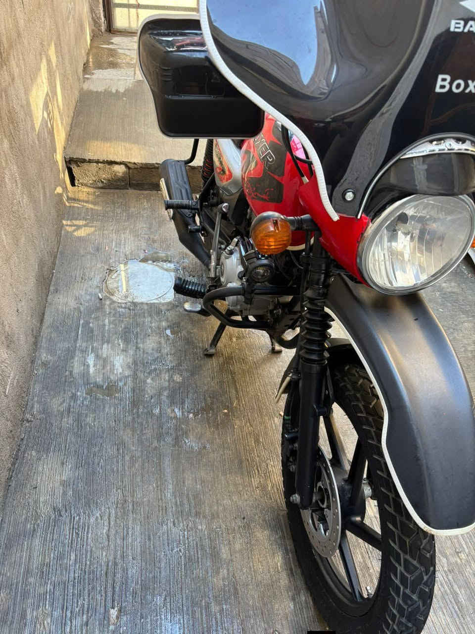 بوكسر مرقم رقم بغداد موديل 22 نازله بشهر 11 للبيع نضافه فول مبدل بس كور مال شركة صوت المكينه ناعم  سعرها اثنين ومية مكاني بغداد الكرخ أي استفسار هذا رقمي*********** ممتواجد عل فيس
