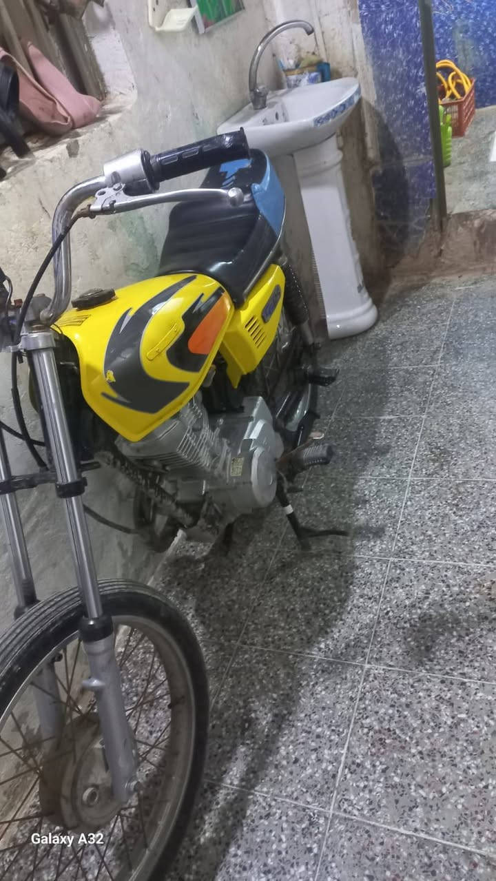 سلام عليكم دراجه للبيع مكلف بل نشر رقم راعيه وتصل وتساب بي *********** عمارة, ميسان
