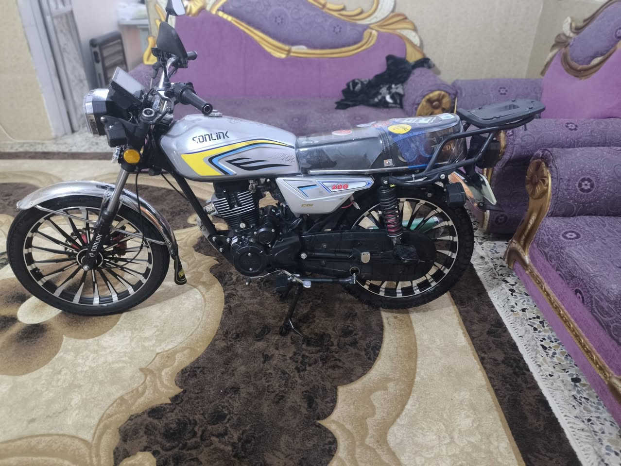 يالله دراجه ايراني موديل2024شكل25للبيع السعر 825وبي مجال  محرك ما ممدود عليه صبانه المكان الرمادي جزيره البذياب هاذ رقمي للتواصل ***********مو شراي لا تعبني ولا اتعبك
