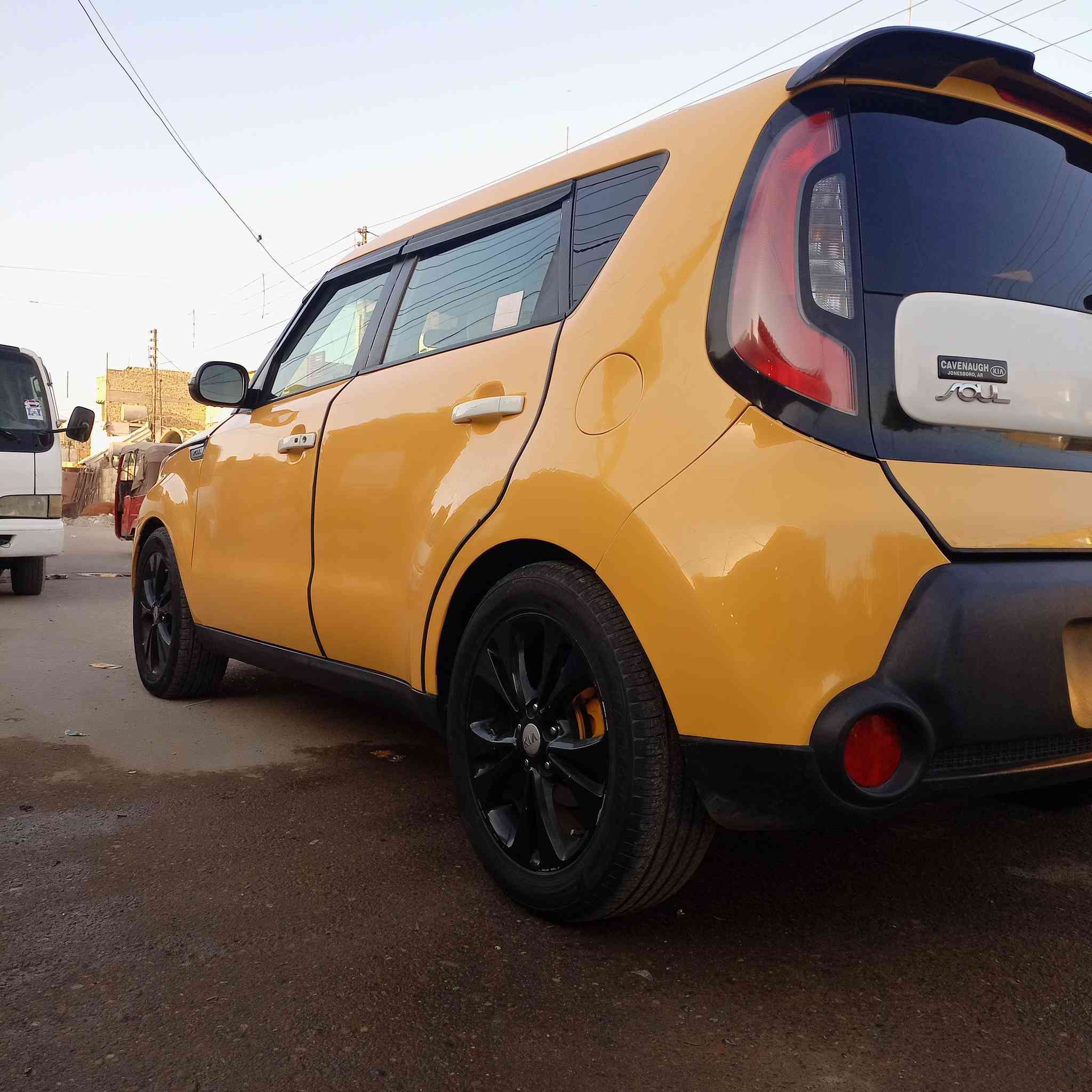 سلام عليكم كيا صول للبيع 2014وارد امريكي مكينه 2000سياره فول بصمه واحد علا واحد صور الحادث مرفوقه بل منشور سياره ما بيها ضرر بس حادث امريكا سعر 113رقم الهاتف ***********
