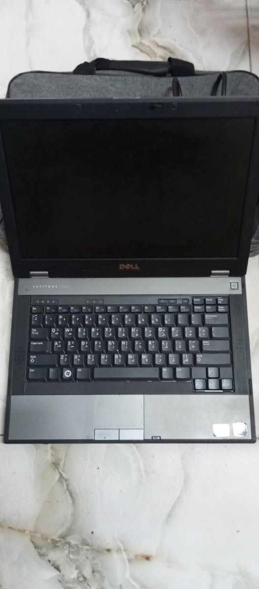 لابتوب ديل/DELL
لابتوب جميل ونضيف
مناسب للدراسه والعمل
المواصفات موضحه بالصور 
محتوياته حقيبه+ماوس +شاحن الاصلي
لابتوب الكبير والبطاريه الكبيره الدبل
السعر 80 الف فقط لأن مستعجل ع البيع 
مكاني البصره /خور الزبير /معمل الاسمده 
رقمي ***********

