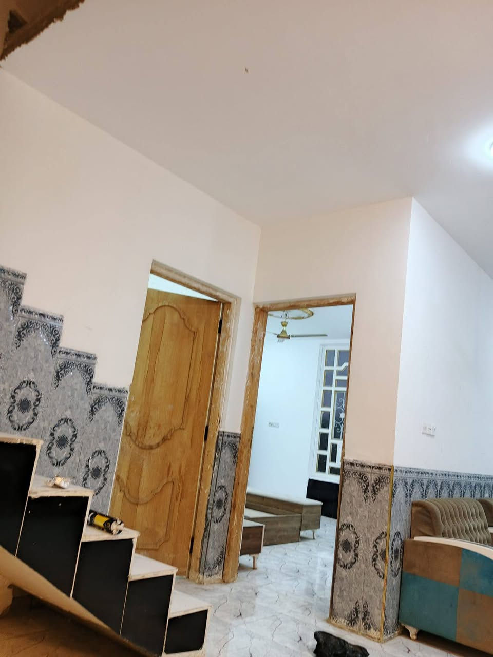 مشتمل مؤثث للإيجار في الرمادي الصوفية قرب جامع النور 

يتكون من غرف نوم عدد 2 وصالة ومطبخ وصحيات 

سعر الايجار 400 الف .

كافة الخدمات متوفره من ماء وكهرباء وطنية و مولد.

ـــــــــــــــــــــــــــــــــــــــــــــــــــــــ.

📍 للمزيد من التفاصيل يمكنكم زيارة مكتبنا:

مكتب شمس الرافدين للعقار   – الرمادي / شارع 40 – قرب مرطبات دريم لاند.

📞 أرقام التواصل (واتساب متاح):

*********** ✅ عبدالغني الفراجي.

*********** ✅ عبدالغني الفراجي.

نرحب بكم دائماً لزيارتنا والاستفسار عن أي عقار يناسبكم.
