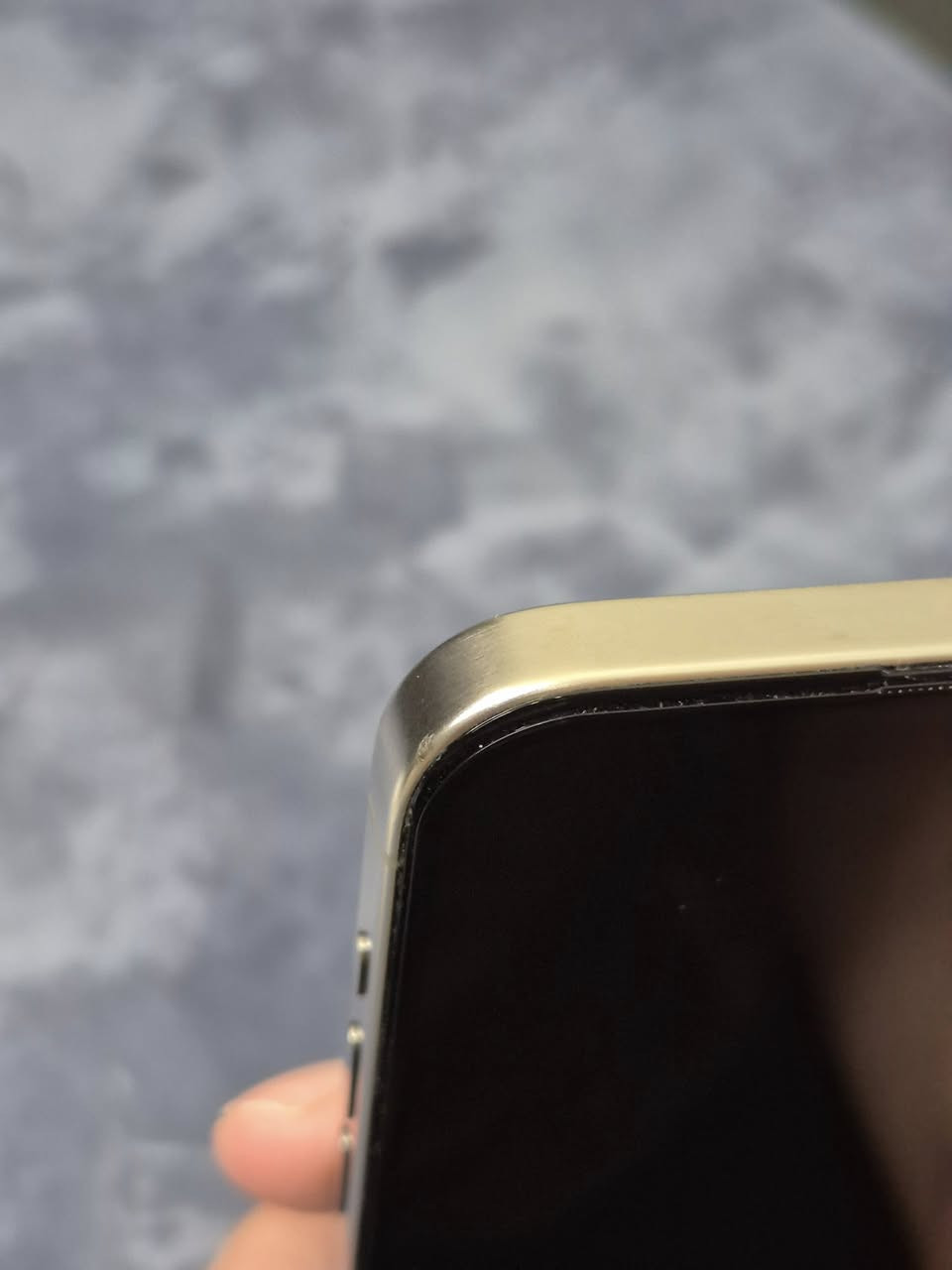 السلام عليكم 15 برو ماكس ذاكرة 256GB بطارية 87%  السعر 875 الف وبي مجال حك الجية مبدل بي فقط الكلاس الطبقة الخارجية الي تحمي الشاشة يعني ممأثر على الشاشة الاصلية غير هذه الجهاز مكفول وبي شخوط بسيطة من اثر الوكعة الجهاز مكفول مع كامل الملحقات الكارتونة والواير فقط مراوس بايباد M4  اذا عندك مكاني بغداد العامرية ***********
