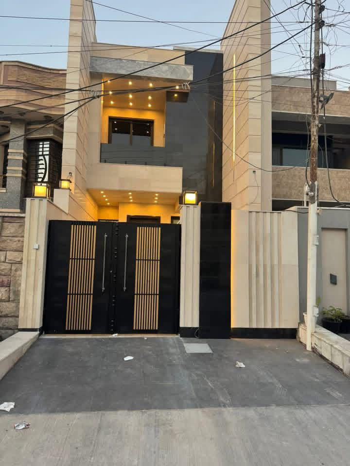 � للبيع – دار سكن فخم بمواصفات راقية
📍 الموقع:
منطقة البنوك – زقاق 8 – خلف شارع الكنيسة
موقع مميز وهادئ وقريب من جميع الخدمات

📐 تفاصيل العقار:
• المساحة: 150 متر
• الواجهة: 5 نزال 30
• سند مفرز رسمي
• عرض الشارع: 15 متر + رصيف 5 متر

🏠 مواصفات البناء:
• أربع غرف نوم سويتات كاملة
• بناء فول درجة أولى
• سنة البناء 2025
• تصميم عصري وتشطيب فاخر

📞 للاستفسار والمعاينة:
مكتب أبو كنار للعقار
☎️ 0771 786 0745
