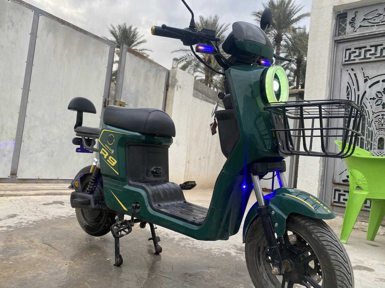 دراجه R9دراجه حلوه ونضيفه صار شهرين من اخذته دراجه مكفوله من كلشي  تشغيله بصمه وسويج وكارت اثنين متوفر وياه 
بطاريات 5 سعره450وبيه مجال
رقمي ***********
