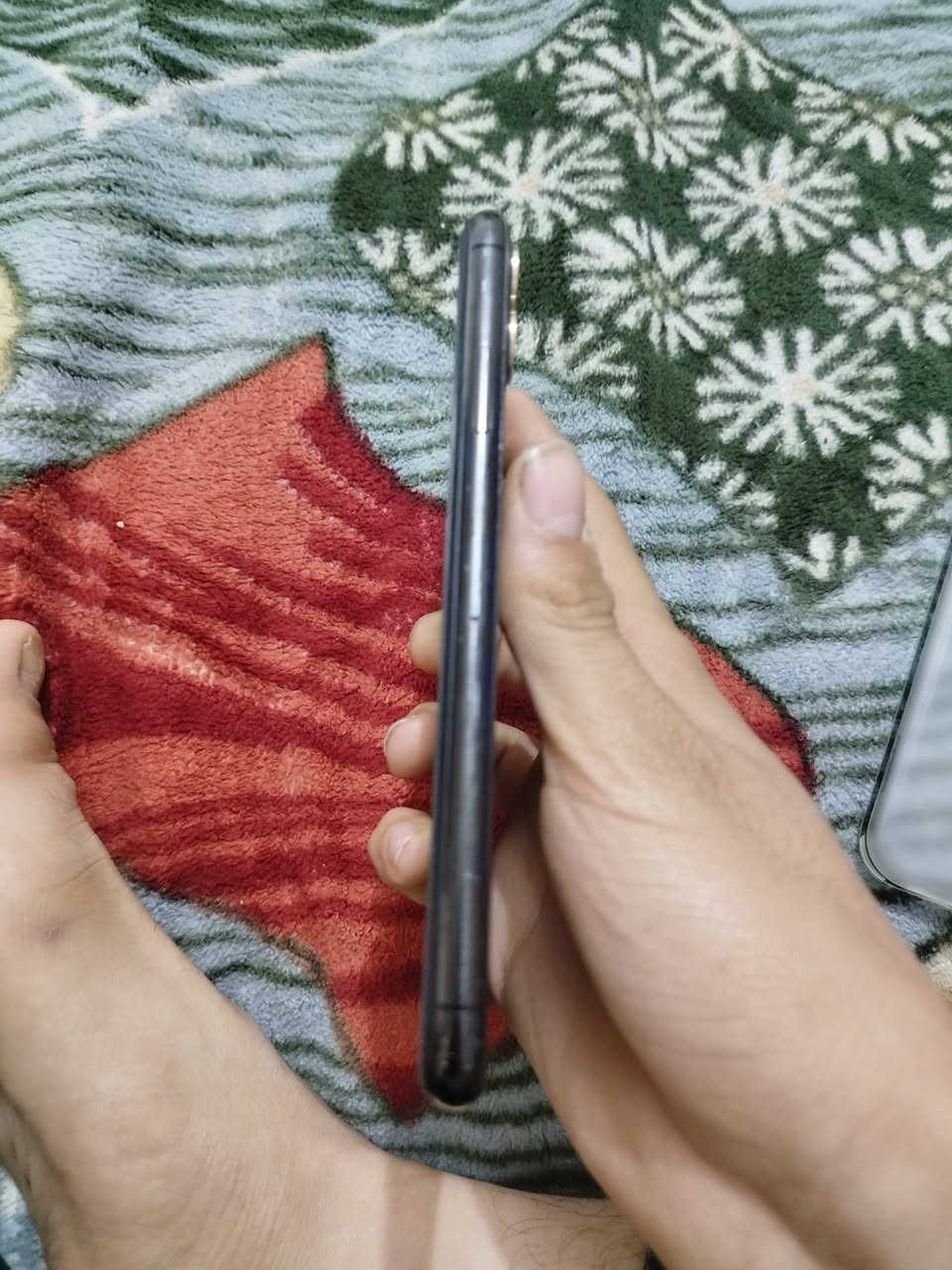سلام عليكم 11برو ماكس مبدل شاشة بس وبطارية 70 بي فطر خفيف بل ظهر ذاكرة 64 جهاز كلش نضيف دبل سيمكارت رقم صاحب الجهاز ***********بي واتساب ورصيد وعنواني ديالى الخالص حي البيادر
