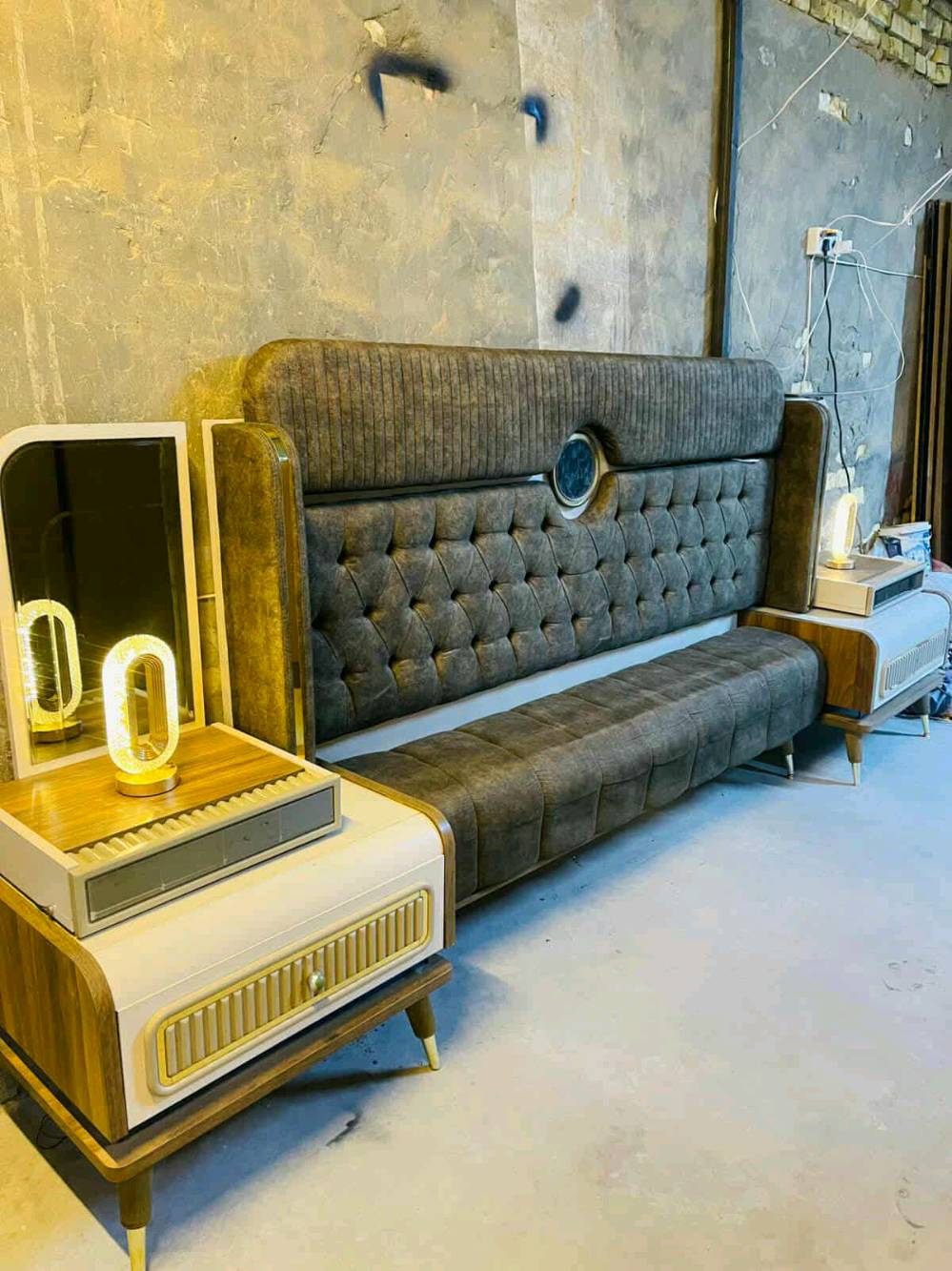 غرفة تركي  🇹🇷  اصليه مودرن صبغ حراري مودرن 
 نظام أبواب وسلايت  💢
مع أناره ✨
9قطع
نضافه 90/💯 
🦾 ضهر بلوك
 سرير مخزن 🛌
سعره مليون و100💸
 شد ونقل مجاني داخل بغداد توصيل المحافظات بكروه 
عمولة 100😍😍