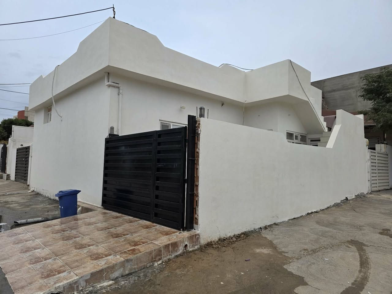 بيت في شوراو 115 متر طابق واحد ركن و مربع الواجهة 11.5 العمق 10 بيت جديد ونضيف نظام دكت وسقف ثانوي والفرع تبليط وخدمات .متكون من حوش كبير و مطبخ وغرفة استقبال وهول داخلي وغرفة نوم
السعر ‌47 مليون وبي مجال
للاستفسار
 ***********
***********
