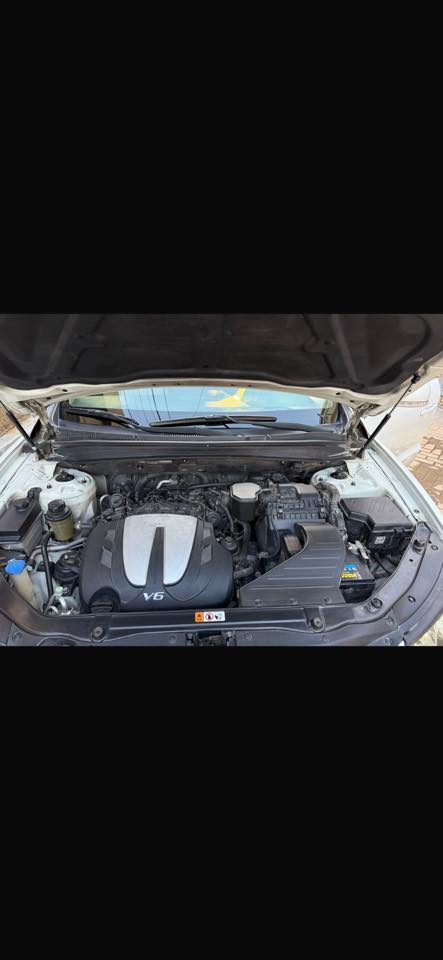 السلام عليكم سيارة سنتافي مديل 2012 الشركة العامة 
خليجي 
رقم بغداد تحويل ثاني يوم 
محرك 6 سلندر
المواصفات
مكينه 350 
7 راكب
3قطع تبريد
تحكم ستيرن 
داخل بيجي 
دشبول اسود مطعم بصاج 
مري شفط 
أشاير مري
صدر الامامي جديد 
ماشية 163
 مكان السياره بغداد   
رقم الهاتف : ***********
السعر ١٦٥ ورقة وبيها مجال
