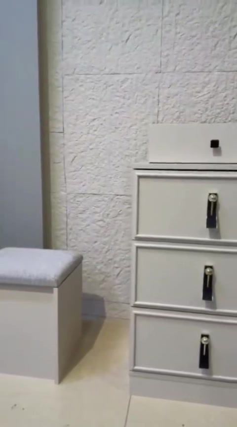وصول غرفة نوم ايفور ابواب 10 قطع سعرهاوتوصيلها وشدها مليون و750الف 

 معمل اصلي درجة اولى

نفس الصورة بالضبط💯
برغي وجوي حديد
سرير جك خزان 
انارة ذاتية 
نقوش بروفيل درجة اولى 
تقاطيع مميزة 
نرمايد هيدروليك 
سكك ثلاث مراحل  
نقوش  درجة اولى ✅
متوفرة بلون فيزون  ✅

قياس الكنتور مع الملحق 360سم✅
ارتفاع الكنتور 220سم✅

سرير 180 *200 ✅
ارتفاع السرير 145✅ 

كومدي 50سم  ✅

ميز تواليت عرض 130سم✅ 
ارتفاع الميز تواليت 180سم✅ 
درور عرض 55سم✅ 
ارتفاع الدرور 100سم✅ 

مراة قيافة 150*40سم ✅


**إذا كنت صاحب هذا الإعلان وتريد حذفه لأي سبب، رجاءا أرسل رسالة إلى الدعم الفني**