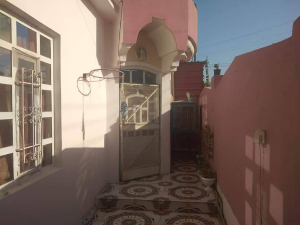 #عروض_عقارت_مكتب_الكنز🏘
#دار_للبيع 
#الموقع حي سومر منطقه ال 112
#المساحه 100م مربع 
#واجه 10م نزال 10م 
#بناء_الدار حديث  طابق واحد 
#جنس_العقار سند سكني ملك صرف ✅️
#السعر 72 وبي مجال بسيط 💵👉
#العقار شرط التحويل ✔️
#للاستفسار  اتصل على الرقام الموجود بل المنشور ⬇️⬇️
محمود 📞***********
علي     📞***********
#موقع_المكتب حي سومر بعد التقاطع الثاني قرب أفران قباء 
#مكتب_الكنز_لتجارة_العقارات
