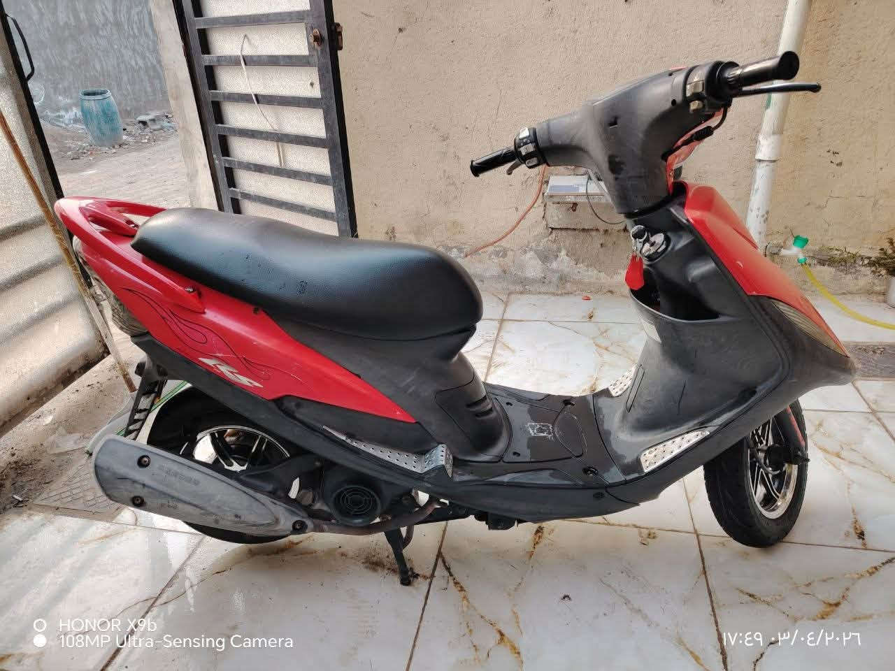 السلام عليكم شباب دراجه ماكس عدله للبيت دراجه جديده مكينه مال رمبه و كفرات ختم واحد كله دراجه و بيه وياله فقط دراجه كله بلاديه مكاني بغداد ابو دشير السعر خاف أو رقم ***********
