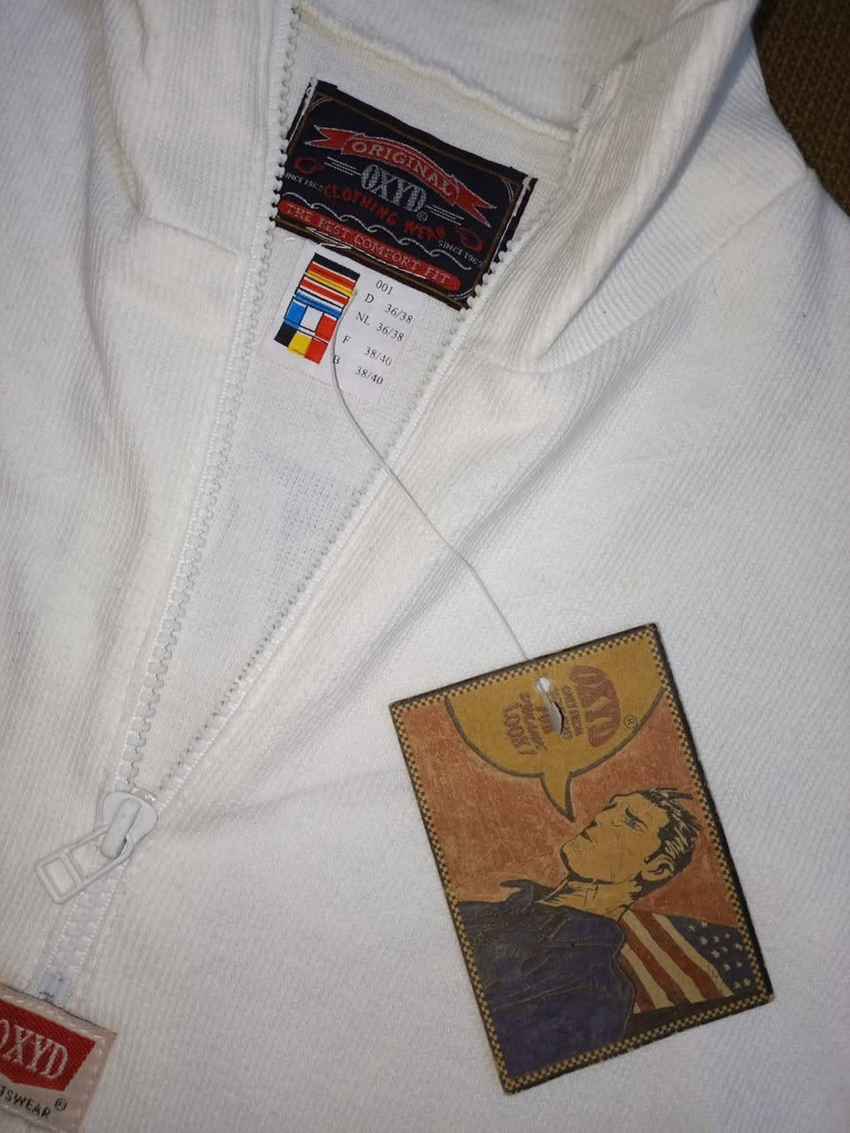 تيشيرت ماركة OXYD بال ليبل 
نظافة ١٠٠٪ ماملبوس 
قياس L
توصيل لكل محافظات العراق


**إذا كنت صاحب هذا الإعلان وتريد حذفه لأي سبب، رجاءا أرسل رسالة إلى الدعم الفني**
