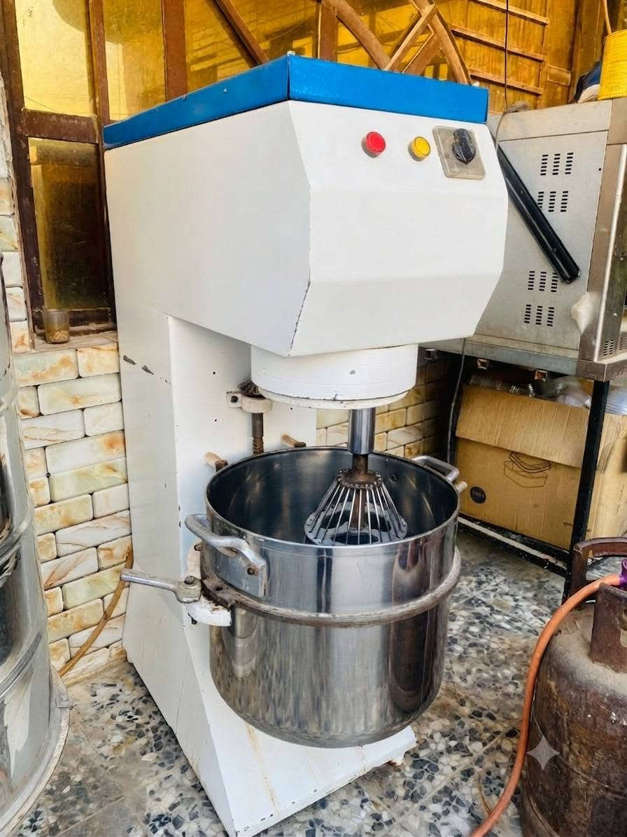 خلاط  كيك 60 لتر للبيع جداً ممتاز
نضيف جداً 3 سرعات سريع جداً السرعة الثالثة ترتفع بي العجنه خير من الله ويا مضرب وجف و جنكال مدري خطاف ماعرفة تجي تفحص تقتنع يلا تاخذ العنوان بغداد سعر مناسب 

***********
