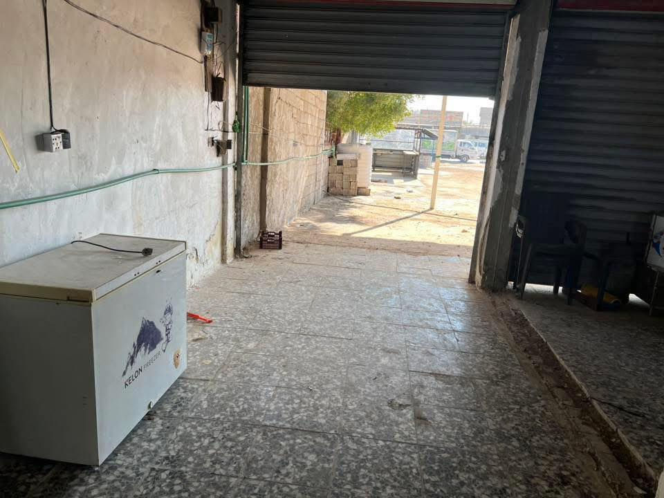 سلام عليكم 
محل للبيع 
سمك ودجاج
جاهز بكل معداته محل
شقال موقع مقابيل مطعم علي دبل
سعر المحل 4ملايين ونص
وايجار المحل150 الف
***********
