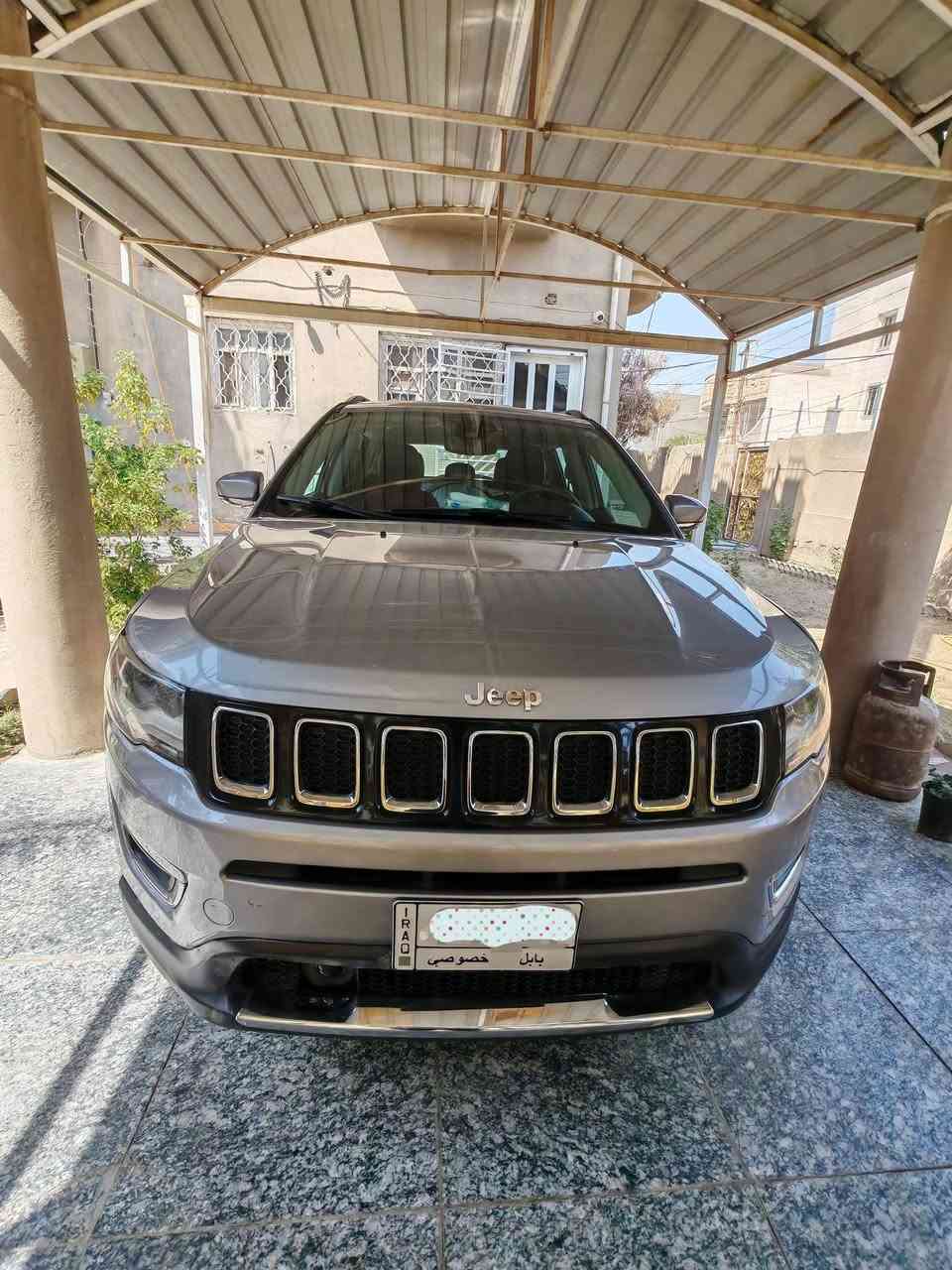 كومباس 2018 لمتد وارد امريكي تو ويل  وليس دفع رباعي
# فول مواصفات عدى الفتحه :
- مكينة 2400
-كير 6 نمرة
-قطعتين تبريد
-بصمة تشغيل+تشغيل واطفاء عن بعد
-شاشة كبيرة +كاميرا خلفية
-جنطة كهرباء فتح وغلق  عن بعد
-اوتو بارك + سايد بريك دكمة
-مانع انزلاق
-كروس مثبت سرعة
- رادار امامي مثبت مسار قيادة ذاتيه
-كشنات جلد + تحكم كهربائي كشن السايق
-اشاير مري +مؤشر نقطة عمياء

#السيارة ماشية 90 الف ميل
 قابلة للزيادة
#كير ومكينة وشاصي وبنيد  كفالة
#ايرباك ودواخل سليمة100٪ بدون ضرر

#ضررها بامريكا ضربة بالجنطة + سرقة المزادة الامامية اليمنه  السيارة  بدون تبديل اي قطعه عدى المازدة اليمين  وصور الحادث مرفقة 

# مكان السيارة ديوانية / الرقم  بابل تداور جميع المحافظات

السعر154 ورقة قابلة للتفاوضل
للتواصل وتفاصيل اكثر ***********
