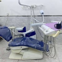 مرحباً عندي هذا چير اسنان نظيف وشغال للبيع وكومبريسر للبيع  ايضاً بسعر...