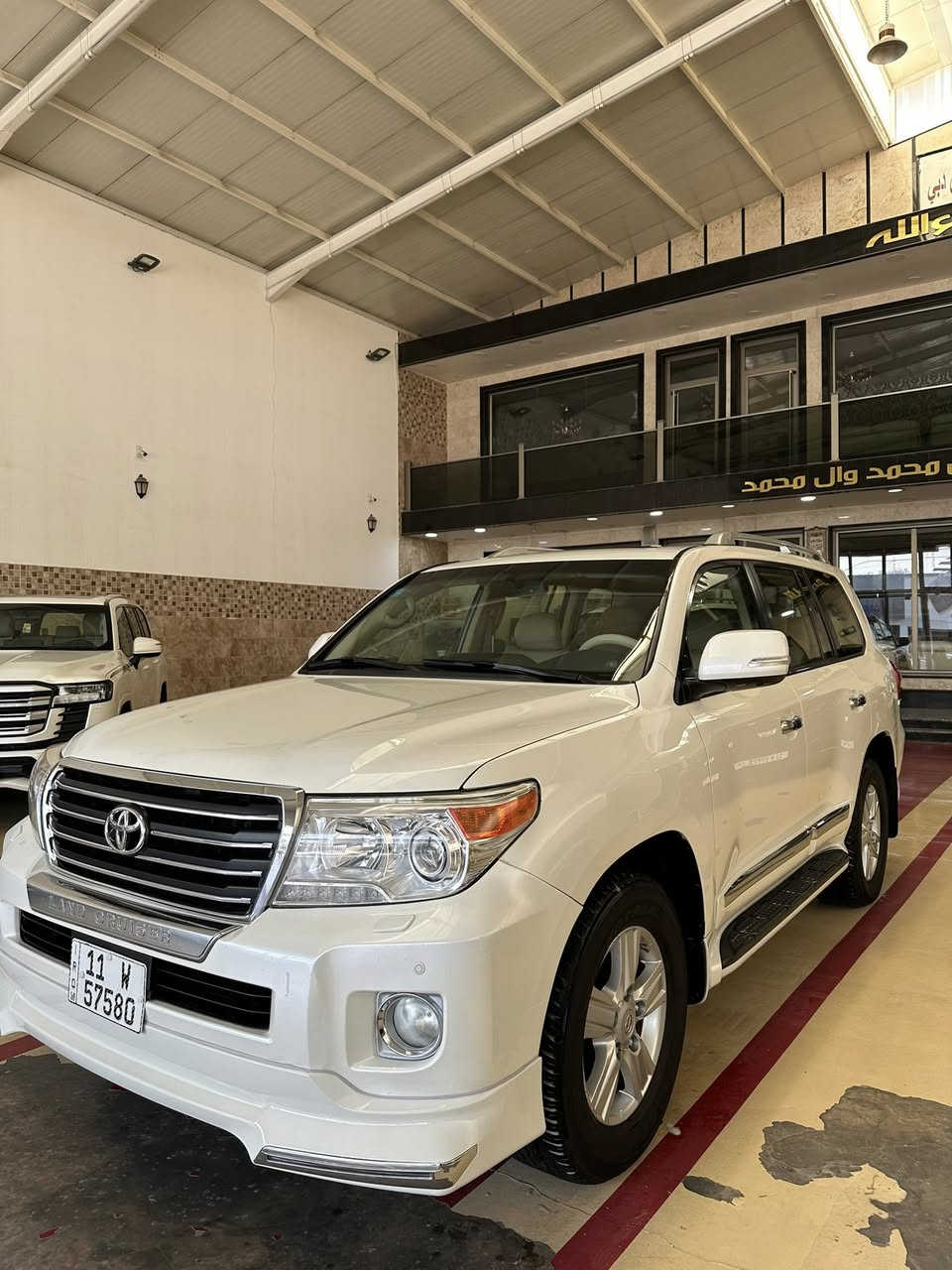 سلام عليكم
نوع : المركبة تويوتا لاندكروز 
اللون : ابيض عداد الكيلومتر : 500ماشية 
حجم : المحرك : V6 
الموديل 2015  المواصفات فطيم اربع كامرات لد بدعامية بصمتين بوب 7 راكب : 
الملاحضات دعامية لورة نصها صبغ وشفقه القماره مصبوغه والباقي رصعات خدوش شخوط بسيطة السعر بلاش :  العنوان بغداد الاستفسار اكثر اتصال 📱 ***********

