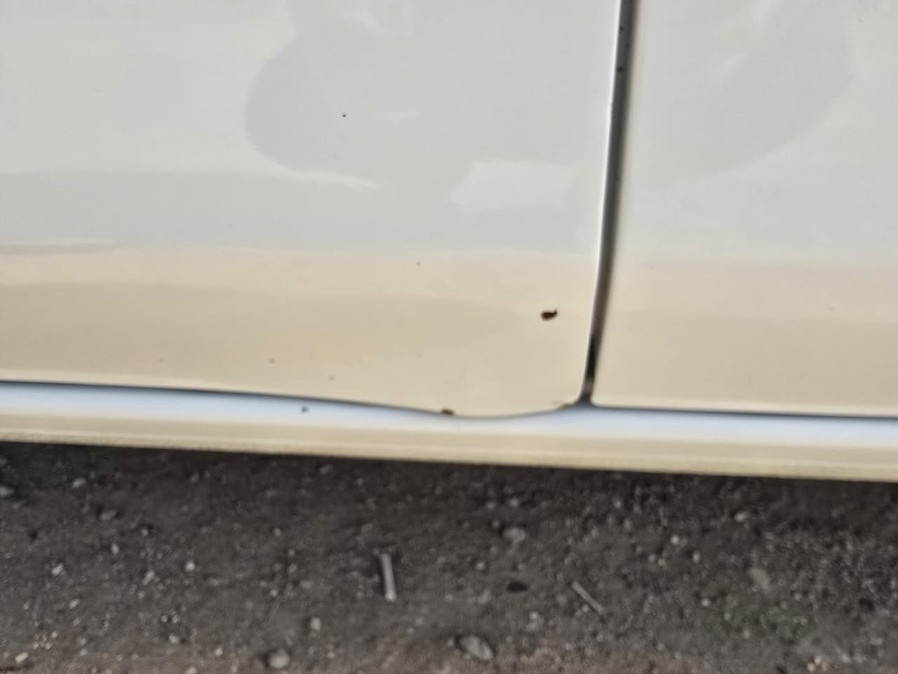 السلام عليكم 
نيسان سني 2025 
سيارة نضيفة بمعنى الكلمه
ماشية 12 الف 
بيه مكانين  طخات  باب سايق او جاملغ الخلفي 
سيارة عارضه 125 او بيه مجال 
واتساب 
*********** 
مكاني بغداد زعفرانية
