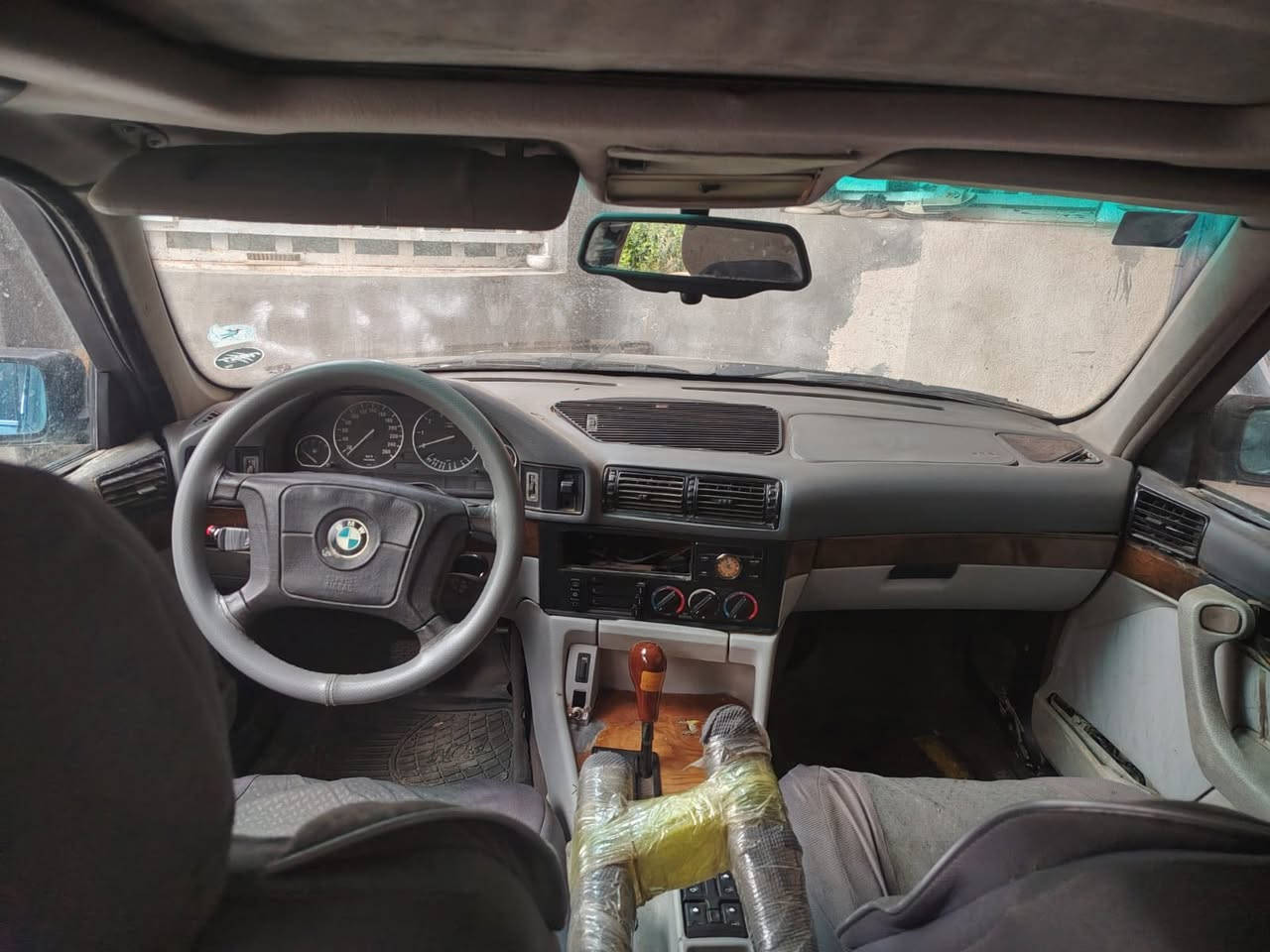 السلام عليكم سياره بي ام 525 92مسكر مكينه بيه خيط تبخير كير حلو كهربايات كامله سياره حلوه ما نقصه شي رقمه انبار شرط التحويل راعيه بل زبير سنويه 2031سعر 38وبيه مجال مكان بصره مطيحه رقمي ***********
