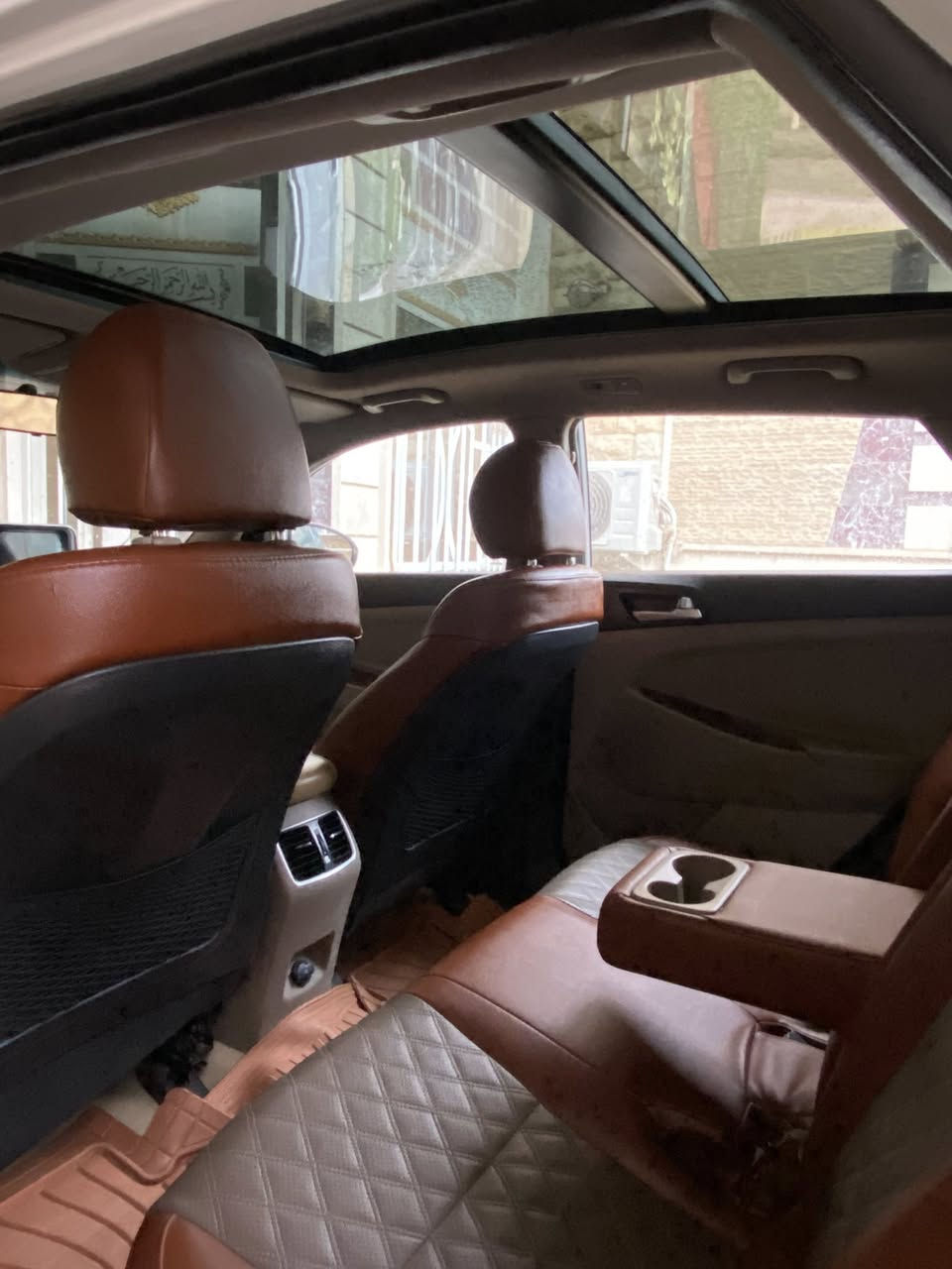 سلام عليكم توسان  (2020  خليجي ) محرك ٢٠٠٠ دوش كير مكينه كفاله .فول موصفات رقم بغداد الجديد ماشيه( 74)الموصفات بانوراما بصمه كامره جلد بقلاوه لونين سايد بريك بالرجل زنون  كراسي كهرباء عدد 2 مري شفط شاحن واير ليس مكفوله من الصبغ. مكانها بغداد الكرخ . 
السعر ١٩٦وبيها مجال 
***********
