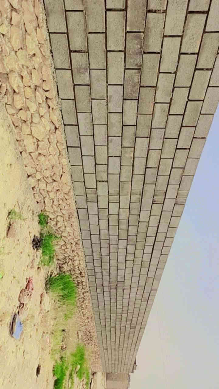 سلام عليكم 
خلفه بنا ماهر المصري 
شغل مرتب وكل الزين وملتزم بالموعد 
قطعي يوميات شغل بلوك اسود و فرمستون وطابوق 
استلام مهندس 
***********
