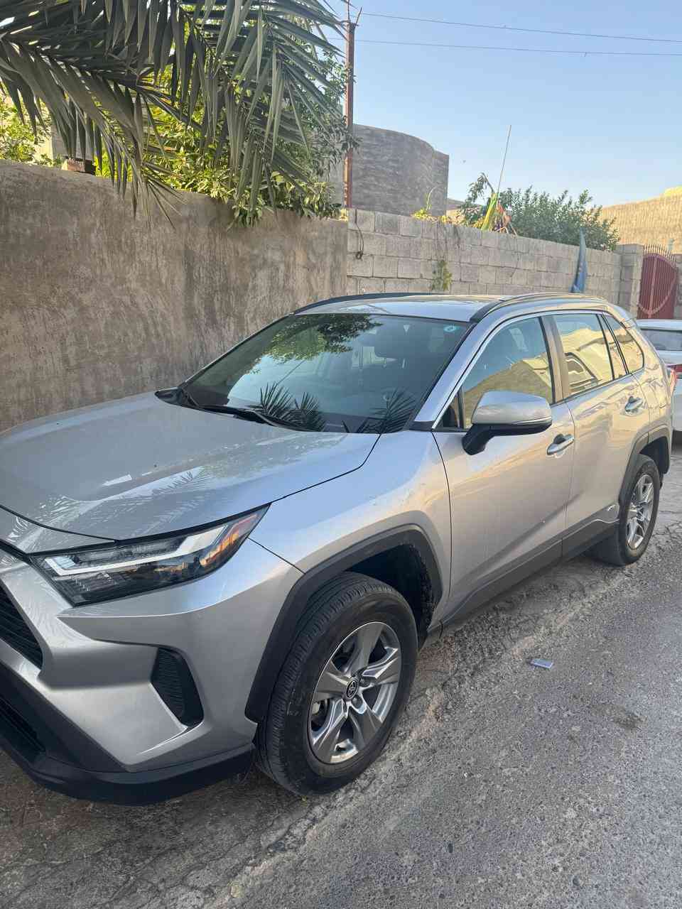 السلام عليكم
سيارة راف فور هايبرد 
رقم بغداد دولي باسمي

موديل ٢٠٢٢ xle 
وارد امريكي 
العداد ماشية 70 الف كيلو 
الحادث خلفي جنطة وجامرلوغ خلفي 
البجم كبس 
بدون دواخل 
الموصفات 
رادار 
مانع تصادم 
نقاط عمياء 
٤ انظمة قيادة 
محرك ٢٥٠٠ 
تدفئة كراسي 
تدفئة ستيرن 
جنطة كهرباء 
اشاير بالمري 
سايد بريك كهرباء 
فور ويل 4WD
قطعتين تبريد 
بصمة و بصمات يدات 
اريل نيفكيشن 
فتحة سقف
السعر ٢١٥ 
رقم الهاتف ***********
