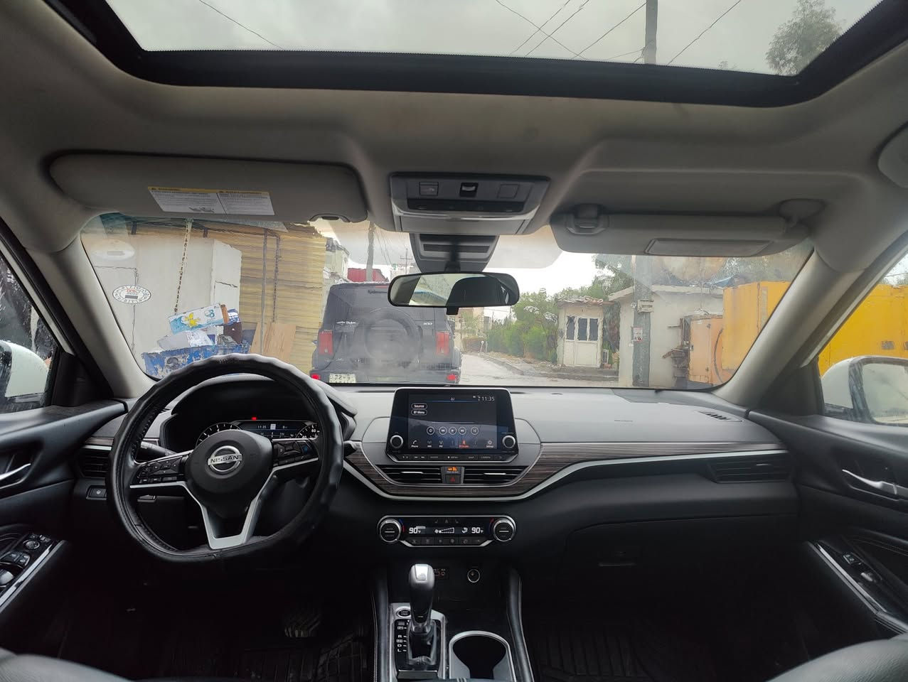 نیسان ئاڵتیما 2021 فول مواسەفات
یەك دەست بووە سەیارەکی خاوێنە
بێ سبوغ 
شغال + هەردوو کوشین هیتەر
هەردوو کوشین کارەبا +ڕادار
ئۆتۆ برێك + بەسمە + دەبل ئەکسل
هەموو ئێرباگەکانی سەلامەتە 
تەنیا جەمپێکی بچوکی لە پشتەوە هەیە 
ساردەکوتە بەڵام بێ سبوغە لە وێنەکان دیاریم کردیە شوینەکەی
ڕەقەم شانسیم داناوە
159وەرەقەو  مەجالێکی کەم
*********** أربيل, العراق
