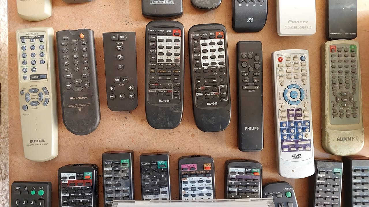 السلام عليكم.. عرض #2026004
وصول وجبة ريموت أجهزة و سستمات و دي في دي متنوعة.
SONY , PANASONIC , PIONEER , B&O , AIWA , PHILIPS , SUNNY , SHARP TV, SONY TV Trinitron, one for all universal control.
أي قطعة تفيدك راسلني خاص حتى احجزها الك ..
 مكاني سليمانية... يوجد توصيل كافة المحافظات.
Mustafa Electronics 
Audio , Video & Electronics
Whatsapp: ***********
