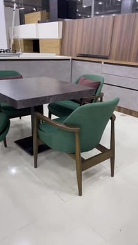 ميز طعم لبيع سعر 450بيه مجال  مكان شهداء البياع  رقم:07766060070