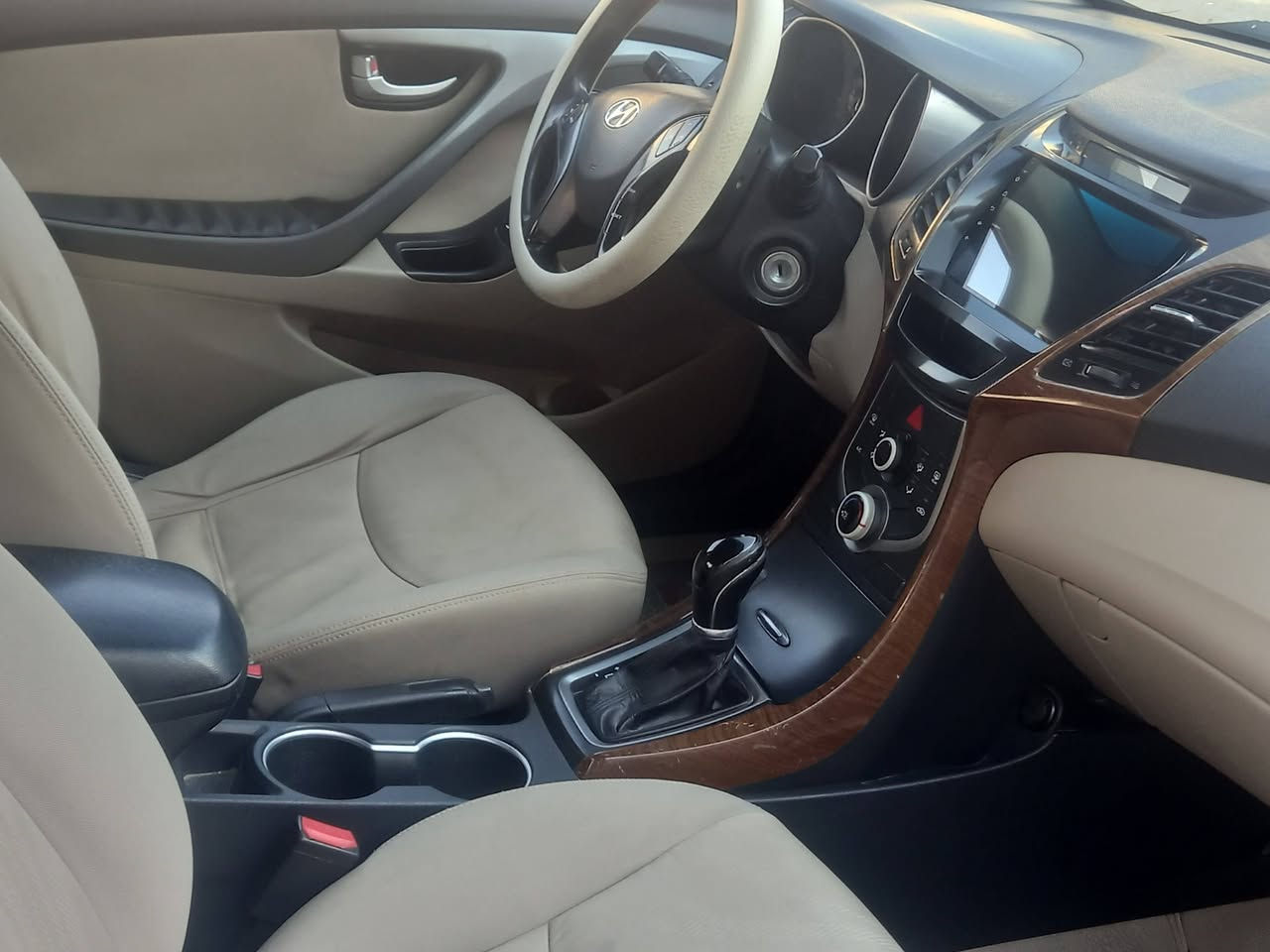 النترا خليجي موديل ١٥ فول عدا البصمه بيها جاملغ امبدل أمامي أصلي وبنيد امقسم وبيها الداير والباب صبغ الخلفي مكينة كير حداديه جاهزه السياره السعر ١١٧ وبيها مجال ناصريه مركز حي أور تلفون ***********
