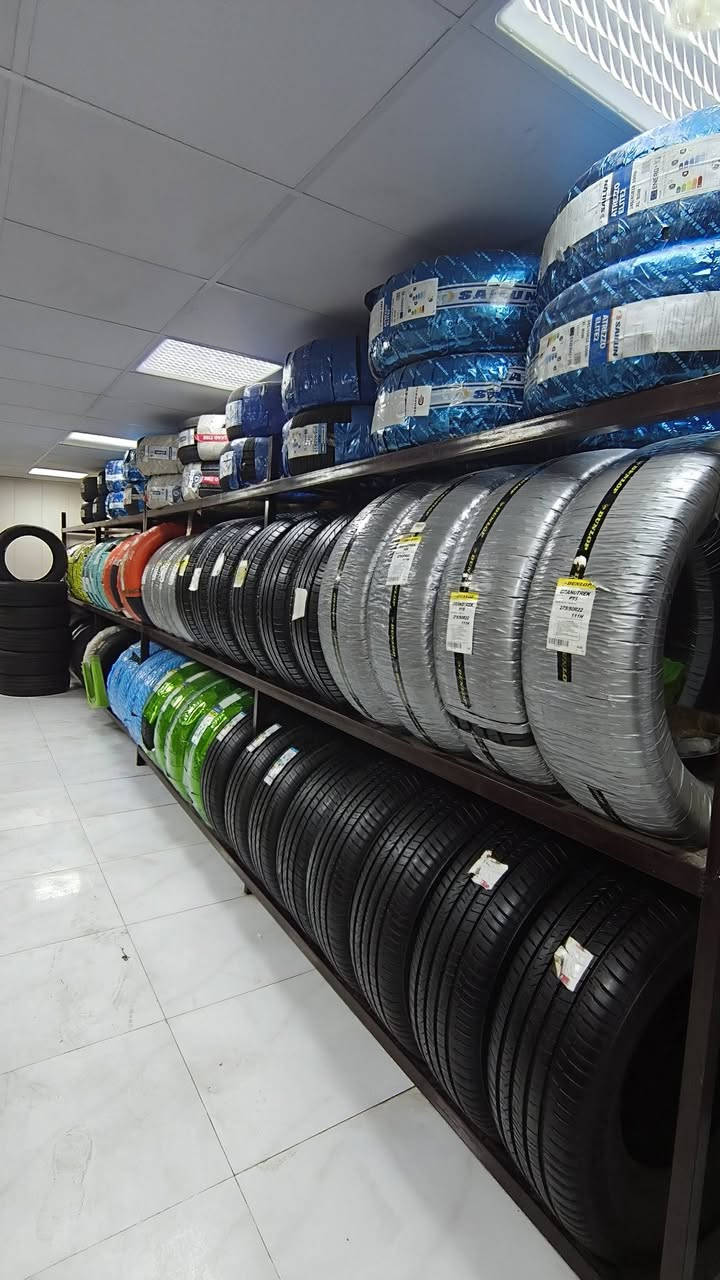 ‏🚗🔋 متوفر لدينا جميع أنواع الإطارات والبطاريات لمختلف السيارات وبأفضل الأسعار.
‏
‏✅ جودة مضمونة
‏✅ ضمان قوي للاطارات و البطاريات
‏✅ خدمة متواصلة 24 ساعة يومياً طوال أيام الأسبوع
‏✅ يتوفر لدينا دفع إلكتروني بماستر كارد
‏✅ خدمة توصيل
‏
‏📞 للتواصل / واتساب ( *********** )
‏
‏📍 الموقع: مجمع مشن�
‏
