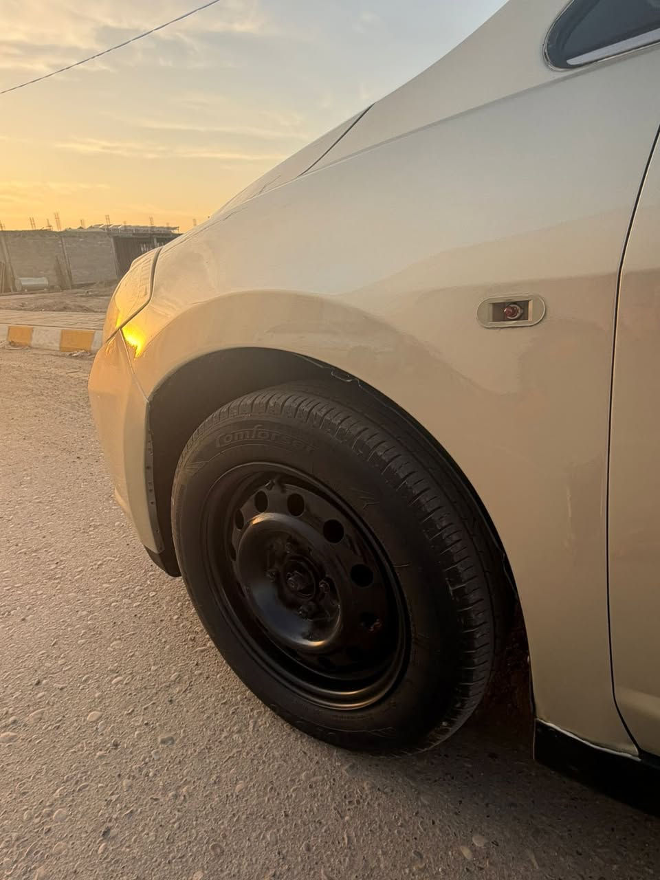 السلام عليكم… الحلال للبيع نيسان تيده. خليجي موديل بسعر 70 / وبيع مجال 2006
محرك. شرط بدون عيب ممفتوح الجبير المرغوب 
كير شرط بدون عيب  تدتفى شغال ماسحات  كله شغال 
صدر جديد تخم تاير جديد كهربائيات كله شغاله سايد بريك جاك كله شغال   بلاجكتور بلادي. 
السياره مصبوغه عام جمالي فقط بدون ضربه
سنويه جديده مشروع وطني شرط التحويل 
شاشه كامره جنطه بصمه مسجل سماعت جاهزه 
محرك / كير/ صدر / كهربيات/ غرفت السياره رونات كله بشرط    السياره جاهزه تشغل وتطلع.  ألف متصرف عليه
بسعر 70 وبيه مجال. مكان السياره تكريت القادسيه 
*********** بلنسبه للسياره خليجي مو امريكي
