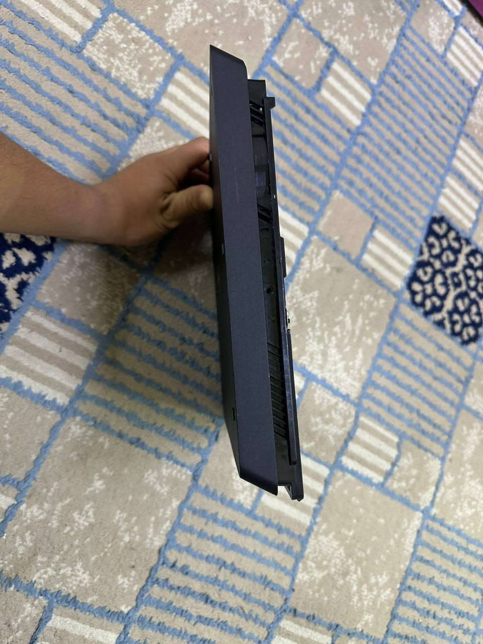 للبيع بلايستيشن 4 سعة 1 تيرابايت، نظيف جدًا واستخدام خفيف، بدون أي مشاكل.
معه يد أصلية وجميع الأسلاك.
الجهاز مفحوص ويعمل بكفاءة ممتازة.
سبب البيع: عدم الحاجة.
السعر 275 قابل للتفاوض للجادين فقط.


**إذا كنت صاحب هذا الإعلان وتريد حذفه لأي سبب، رجاءا أرسل رسالة إلى الدعم الفني**