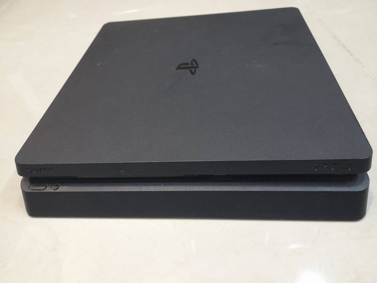 السلام عليكم ورحمة الله وبركاته بلي ستيشن 4 جديد جدٱ جدٱ السعر 650 دينار  مكاني بغداد للستفسار ***********
