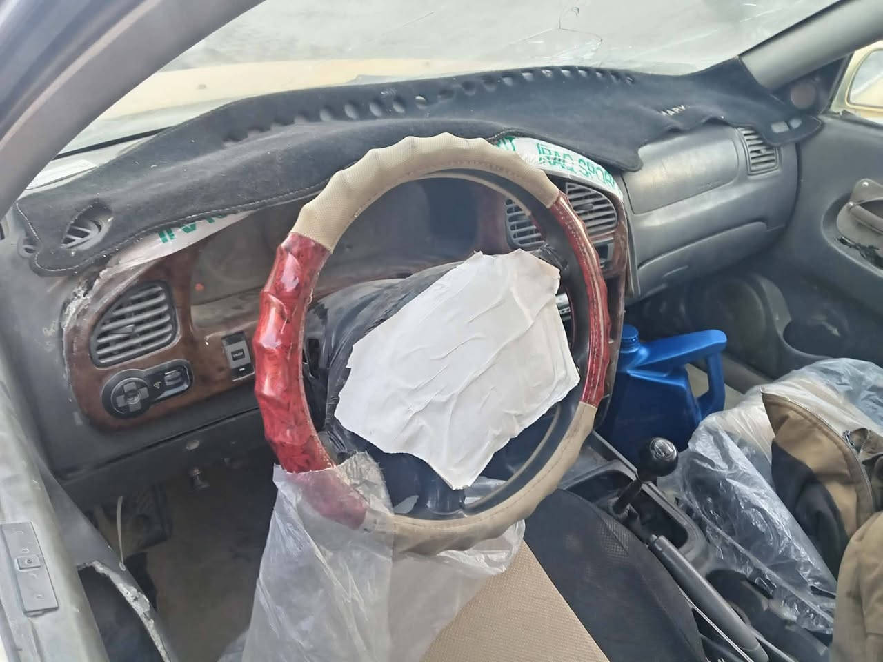 سياره سبكتره موديل 2002سياره كشره حلو دواخل نضيفه كير عادي محرك بلادي بس عايز تجفيت سياره شغاله وتمشي السعر 10بدون تحويل رقم النجف شراي يتصل اني مكلف بل النشر ***********تصل
