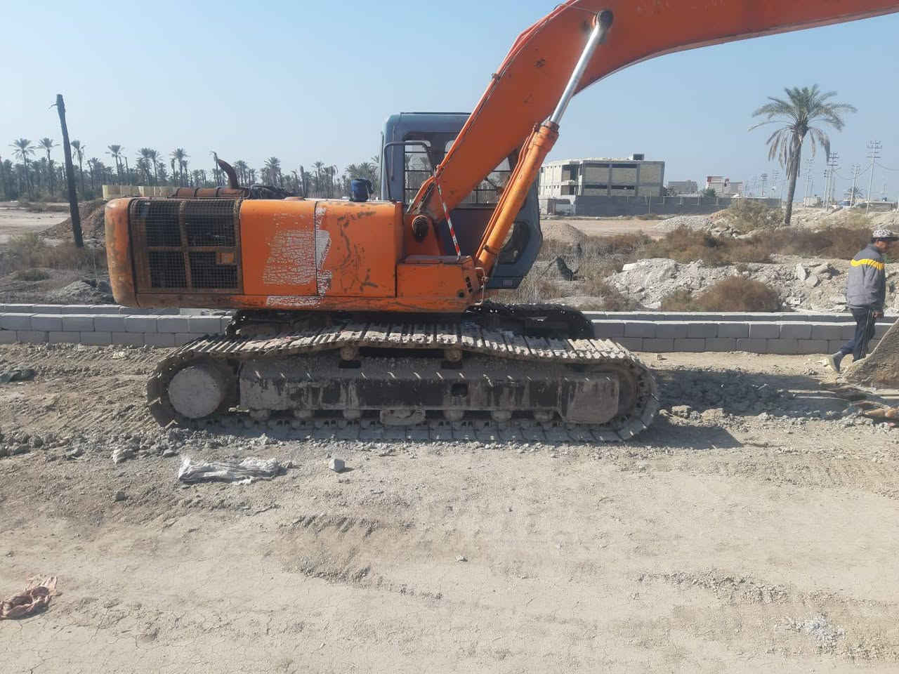 سلام عليكم حفارتين للبيع تو موديل 93 جاهزات للعمل صرف جدد رقم الهاتف ***********
