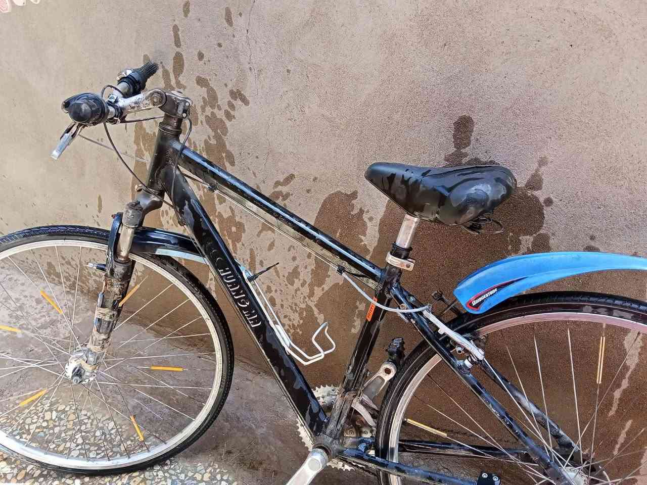 بايسكل رياضي كلش نظيف حجم 27 للبيع ب60 وبي مجال بسيط العنوان شفته فرع اسواق حارث


**إذا كنت صاحب هذا الإعلان وتريد حذفه لأي سبب، رجاءا أرسل رسالة إلى الدعم الفني**