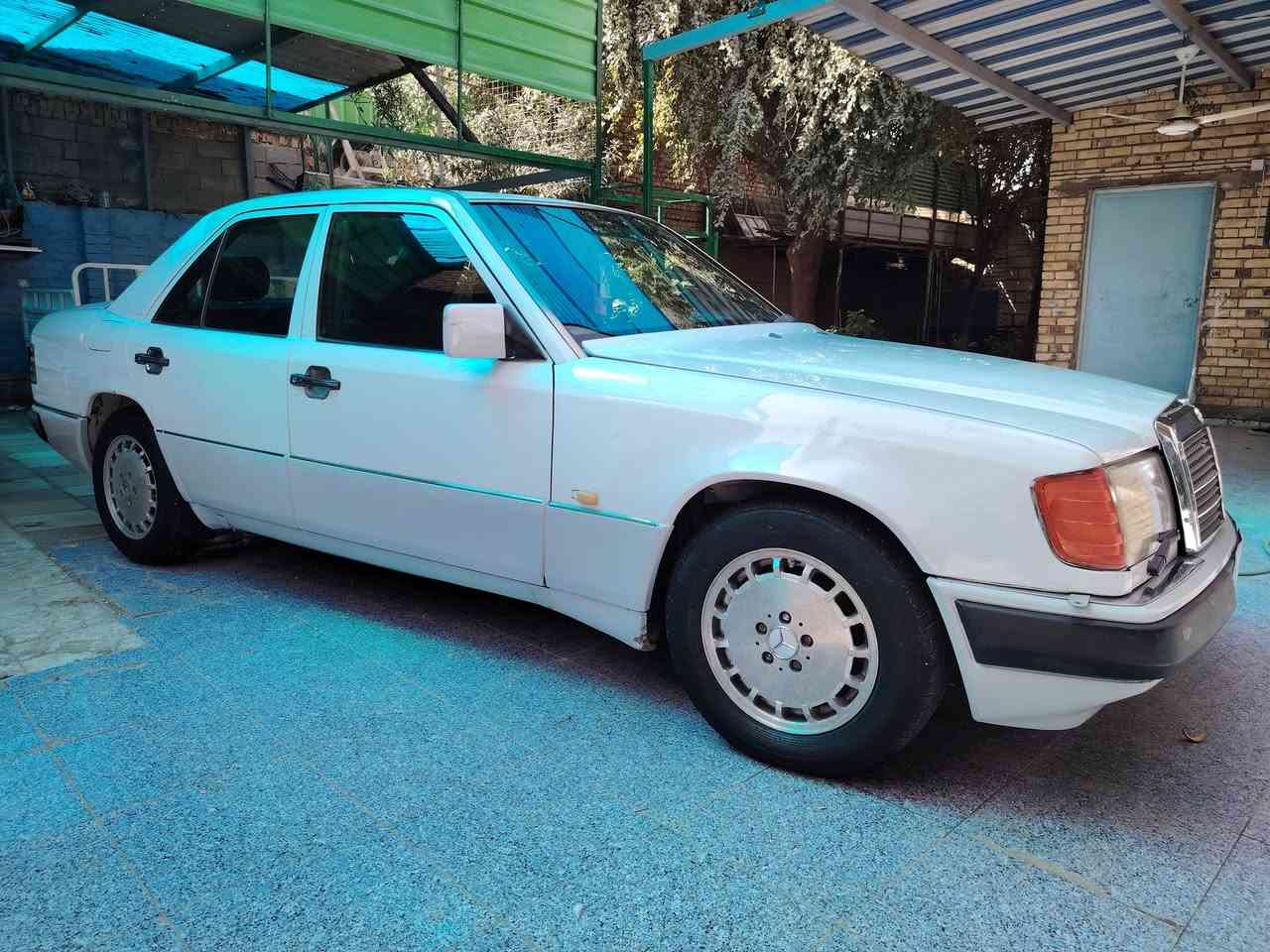 السلام عليكم مارسدس دب  موديل 92 للبيع سعرها 55 وبيها مجال قليل قواعد سليمة السيارة كلها بلاد طخم تاير جديد مكينة وكير صارلهن سنة َ من مشدودات حدادية نص عمر مكاني ناصرية مركز   رقم  ***********
